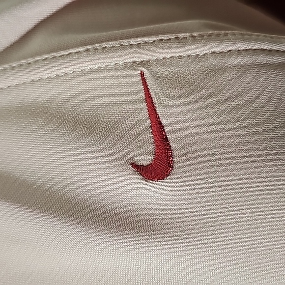 Nike athletic zipper jacket. Pink size medium (8-10) zipper pockets.  Very‎ good - Picture 3 of 12